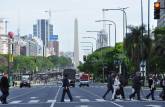 ATravessando a avenida mais larga do mundo, a famosa 9 de Julio, em Buenos Aires, capital da Argentina